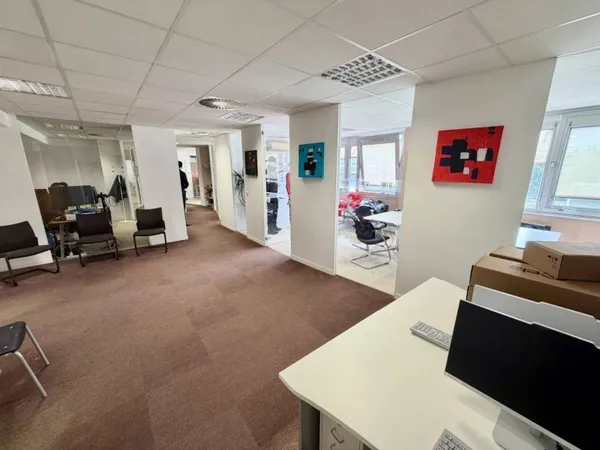 Bureaux 136 m²