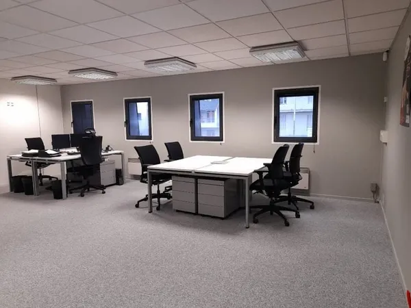 Bureau 90 m²