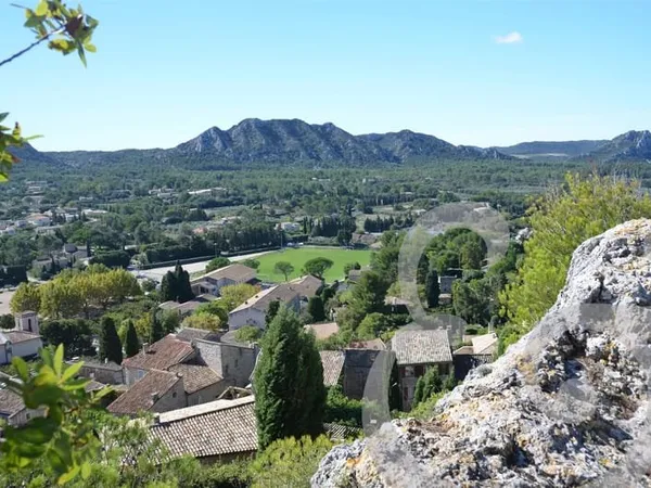 Immeuble en pierre du Xix Eygalieres
