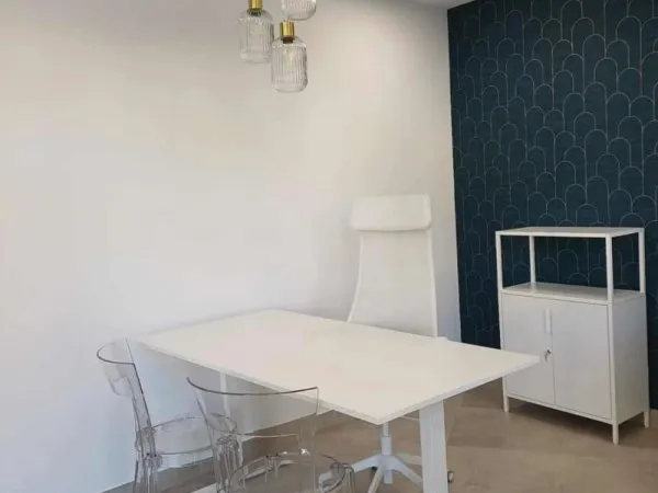 Bureau et espace de travail Location Tarascon   390€