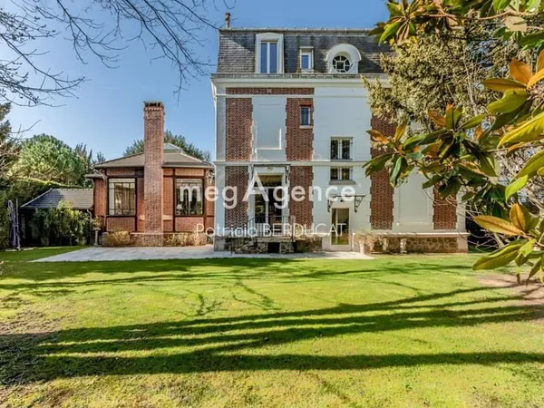 Maison de maître 12 pièces - Le Parc du Perreux
