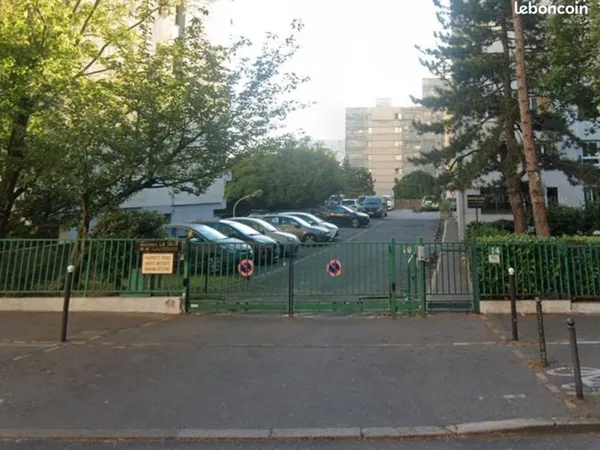Parking sécurisé avec badge et vidéosurveillance 24h/24 - Vitry-sur-Seine (94400)