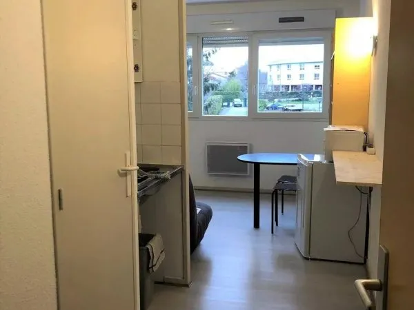 Studio 24,20 m² vendu loué - Secteur BRON CENTRE