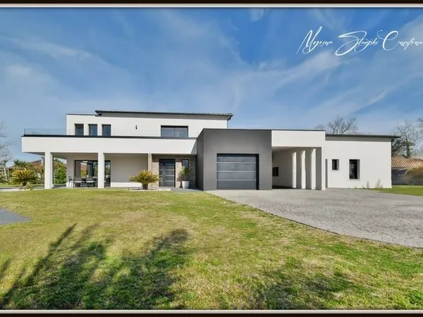 Maison 8 pièces 235 m²