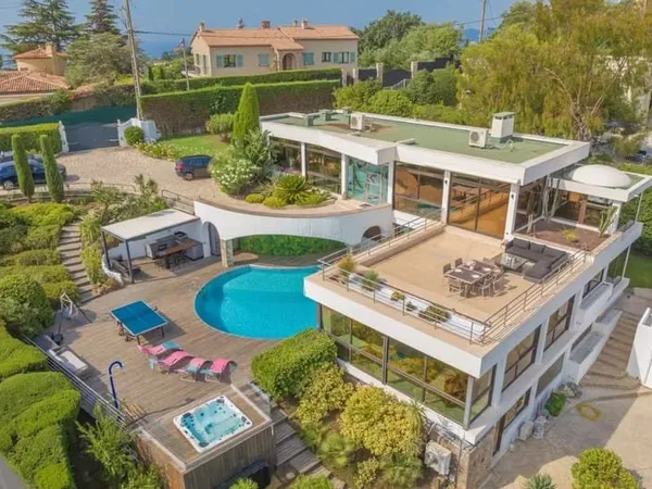 CANNES - VILLA PRESTIGIEUSE VUE MER PANORAMIQUE
