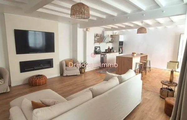 Maison 10 pièces 240 m²