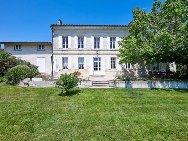 PROPRIETE VITICOLE ET FAMILIALE AVEC MAISONS ET CHAI SUR 43