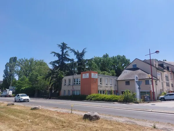 Local commercial 179m2 avec parking - Grande visibilité - RODEZ