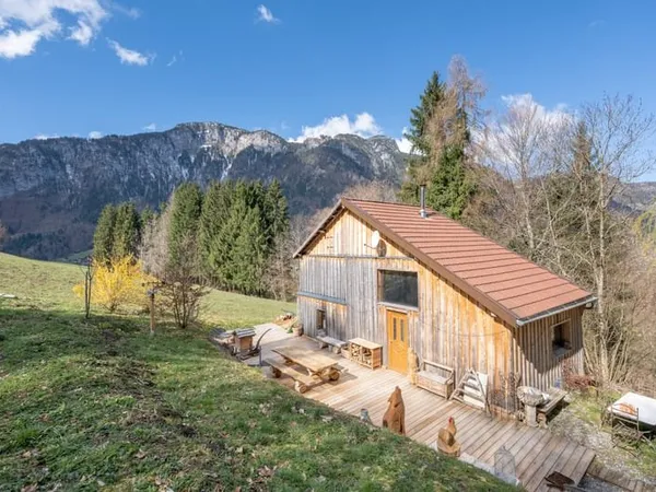 Chalet sur 6000m2 de terrain + PC pour création d'un 2nd cha