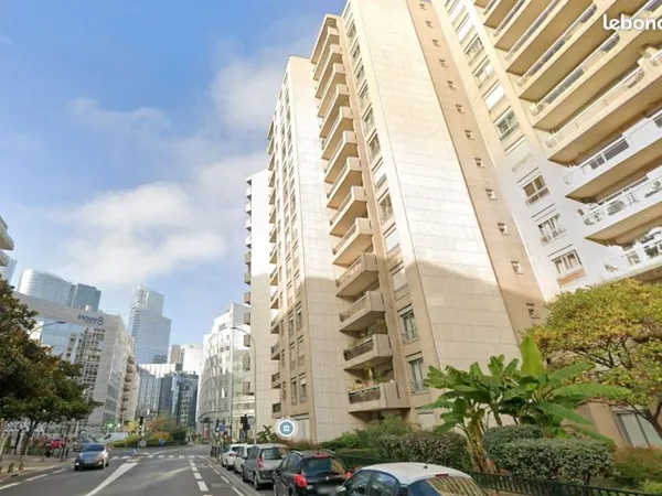 COURBEVOIE - Quartier Victor Hugo | T2 50 m² - Étage élevé - Balcon - Parking + cave