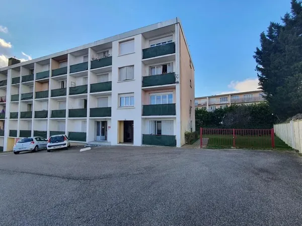 Studio 1 pièce 12 m²