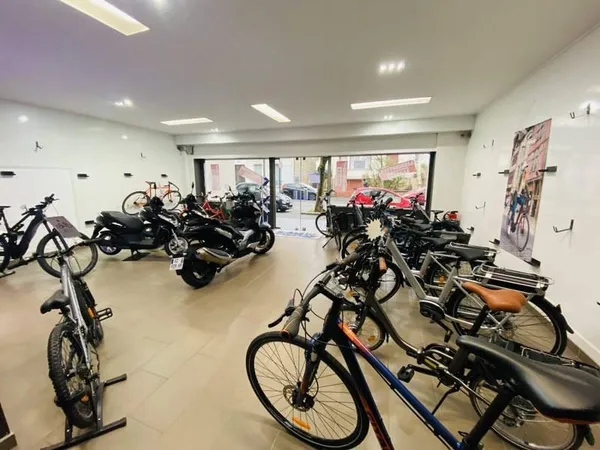 Boutique 2 pièces 120 m²