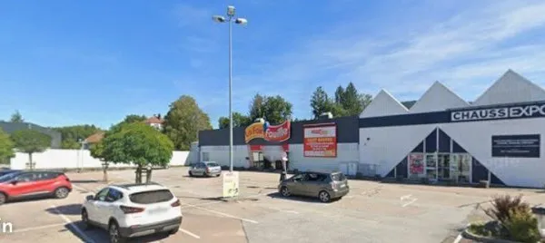 Bâtiment 1 242 m²