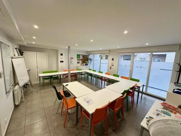 Local professionnel 1 pièce 71 m²