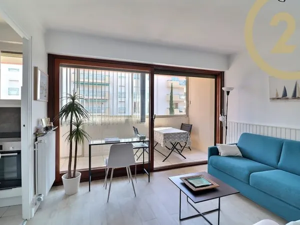 FREJUS BASE NATURE - STUDIO CABINE AVEC LOGGIA ET PARKING A