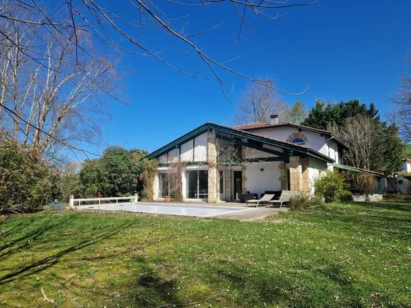 Maison familiale - 6 chambres - Jardin avec piscine - Saint