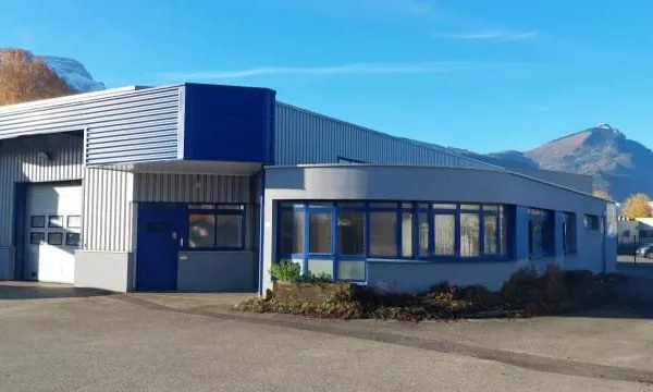 Local 880 m²