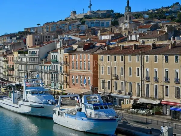 Dernier étage avec terrasse et garage - Appartement en première ligne à Sète