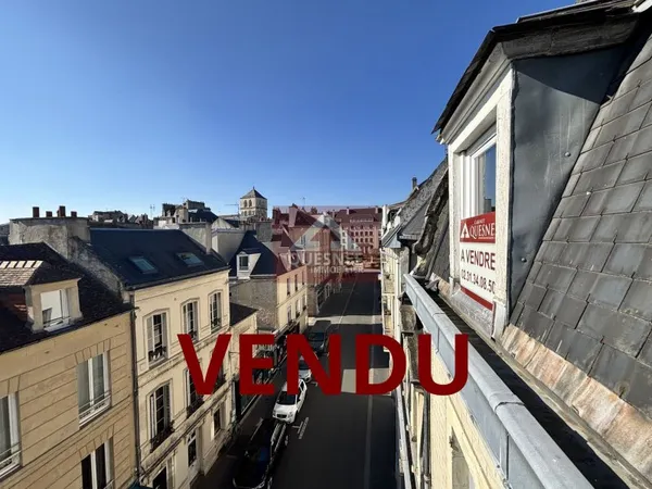 HYPER CENTRE DE CAEN STUDIO A VENDRE AU DERNIER ETAGE