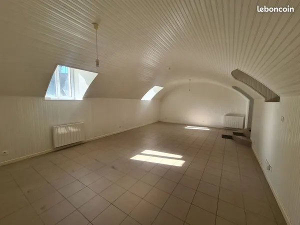 Grand appartement de caractère - Château Saint-Corneille - Rez-de-jardin - Parking