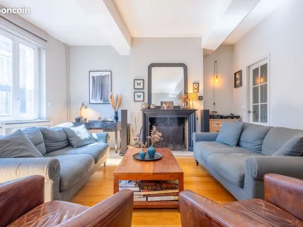 À vendre belle maison familiale à Bordeaux Croix Blanche belles pièces de vie 6 chambres terrasse et