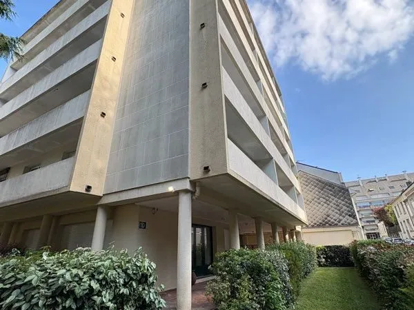 Appartement T4 meublé 94 m2 centre camus