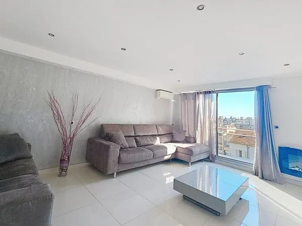 3P 71 m² - Terrasse, Balcon, Box fermé - Juan-les-Pins Centre