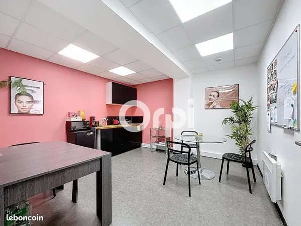 Commerce santé 146 m²