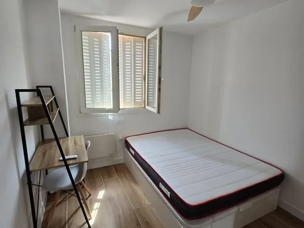 Chambre meublée 550 CC — Parking + Métro 13009