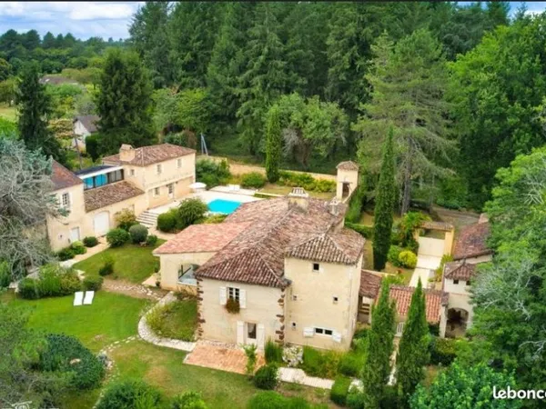 Maison 12 pièces 287 m²