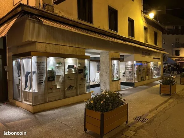 Local 150 m² Briançon