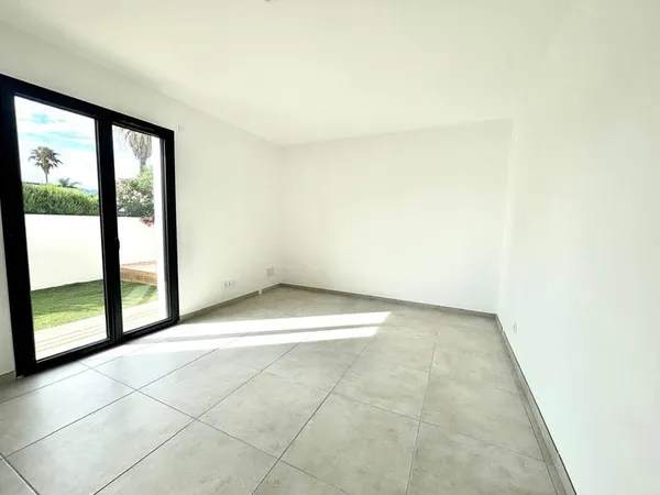 Villa 3 pièces de plain-pied avec jardin et garage
