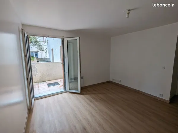 Villejuif - Studio très bon état avec Terrasse et parking sécurisé
