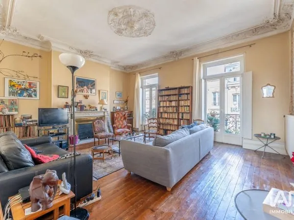 Appartement 6 pièces 208 m²