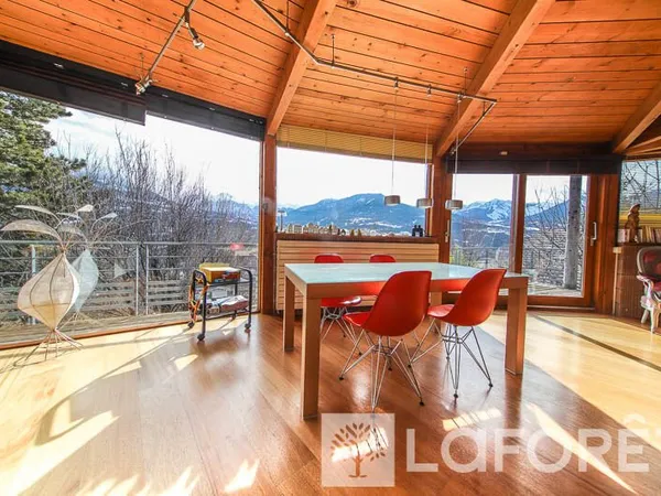 ** MAISON TYPE 4 - EMBRUN - 4 pièces