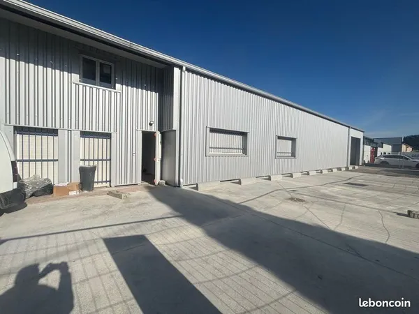 Local d'activité neuf 432 m² - Accès poids lourds - Parking - Proche centre commercial Portet-sur-Ga