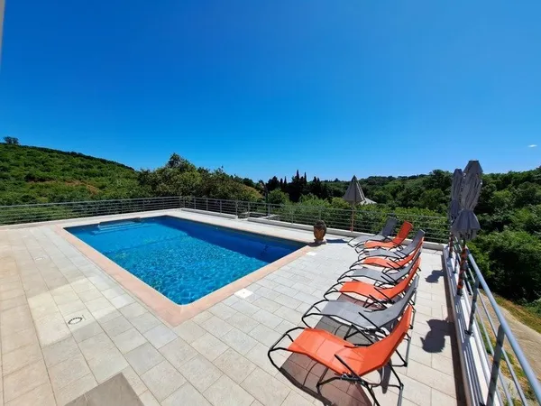 Maison de plain pied 170 m2, 5 chambres, piscine, garage, sans vis-à-vis, terrain 5540 m2 à SAN NICO