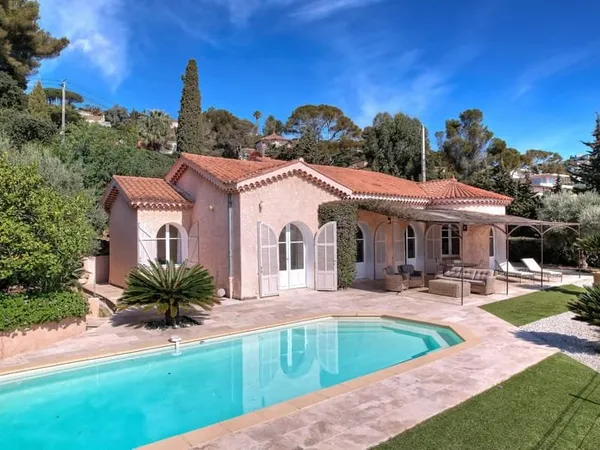 Rare Villa de Plein Pieds aux Issambres, vue mer