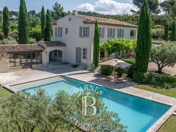 AIX-EN-PROVENCE - BASTIDE 350 M² - PARC DE 7000 M² - PISCINE -