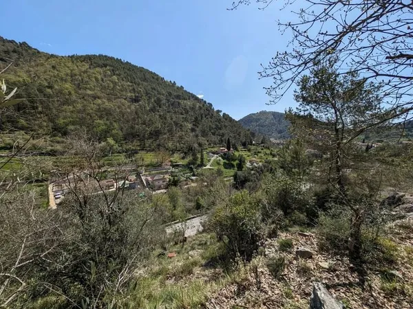 TOUET-DE-L'ESCARÈNE : TERRAIN INCONSTRUCTIBLE