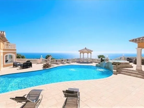 Villa vue mer panoramique 180° - 714m² - Les Issambres