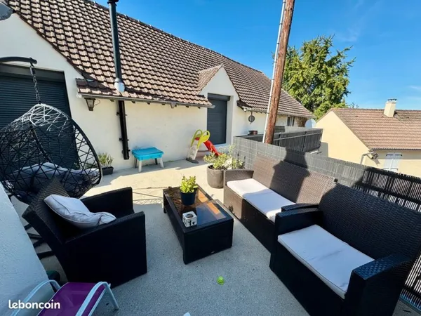 LOFT 142 m² - 70 m² pièce de vie - Terrasse 35 m² - Garage - Sans charges - Val d'Europe