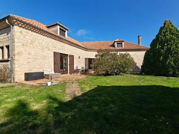 Maison 6 pièces 218 m²