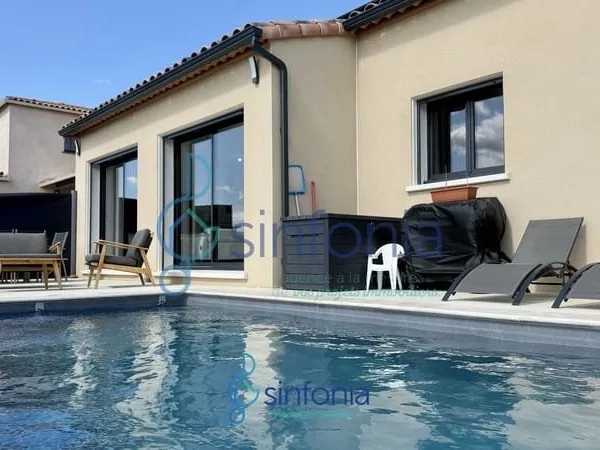 Maison à 4 km d'Uzès Plain-pied de 110 m2 à 4 chambres , Piscine chauffée , Vue vignes