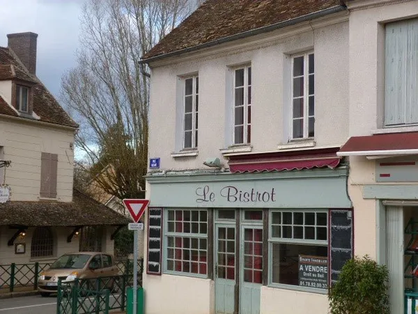 Local commercial 1 pièce 130 m²