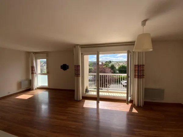 APPARTEMENT T4 PROCHE GARE AVEC BALCONS ET GARAGE