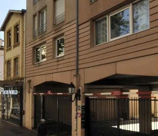 Parking/box Lyon
