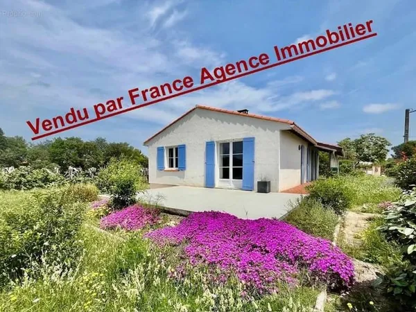 Villa 4 faces sur une parcelle d'env 1000 m²
