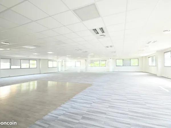 Bureau 407 m²