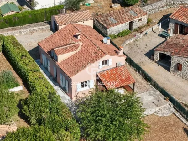 VILLA RÉNOVÉE AU CALME